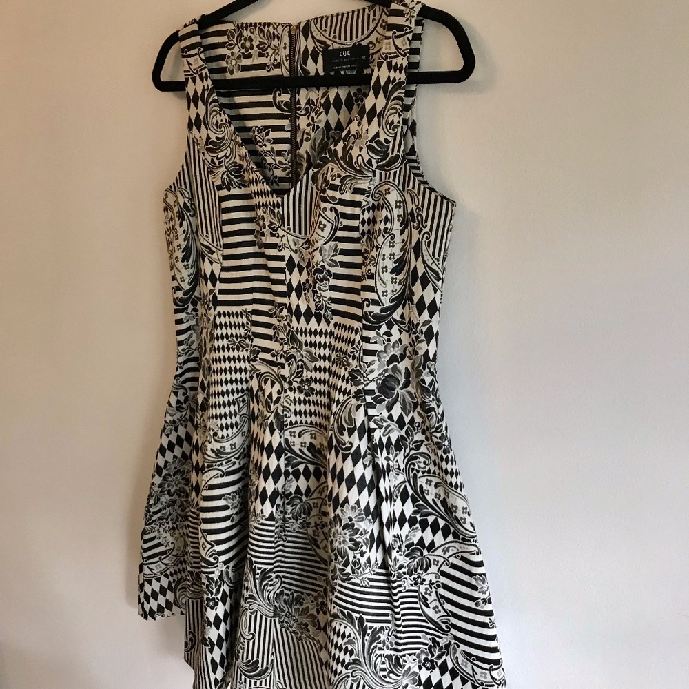 Stunning RARE Brocade Dress by CUE Australia